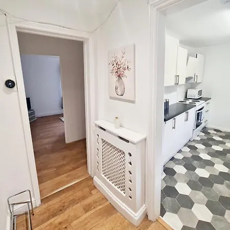 Spacious Two-Bedroom Urban Retreat with Free Wi-Fi and Parking Harlow Exterior photo