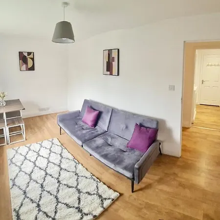 Spacious Two-Bedroom Urban Retreat with Free Wi-Fi and Parking Harlow Exterior photo