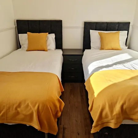 Spacious Two-Bedroom Urban Retreat with Free Wi-Fi and Parking Harlow Exterior photo