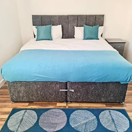 Spacious Two-Bedroom Urban Retreat with Free Wi-Fi and Parking Harlow Exterior photo