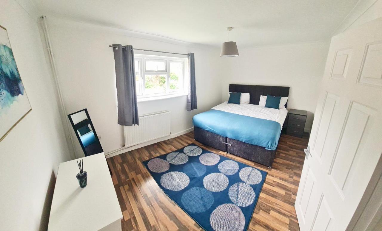 Apartment Spacious Two-bedroom Urban Retreat With Free Wi-fi And Parking *