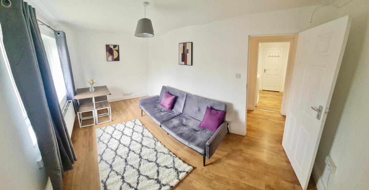 Spacious Two-bedroom Urban Retreat With Free Wi-fi And Parking Apartment *