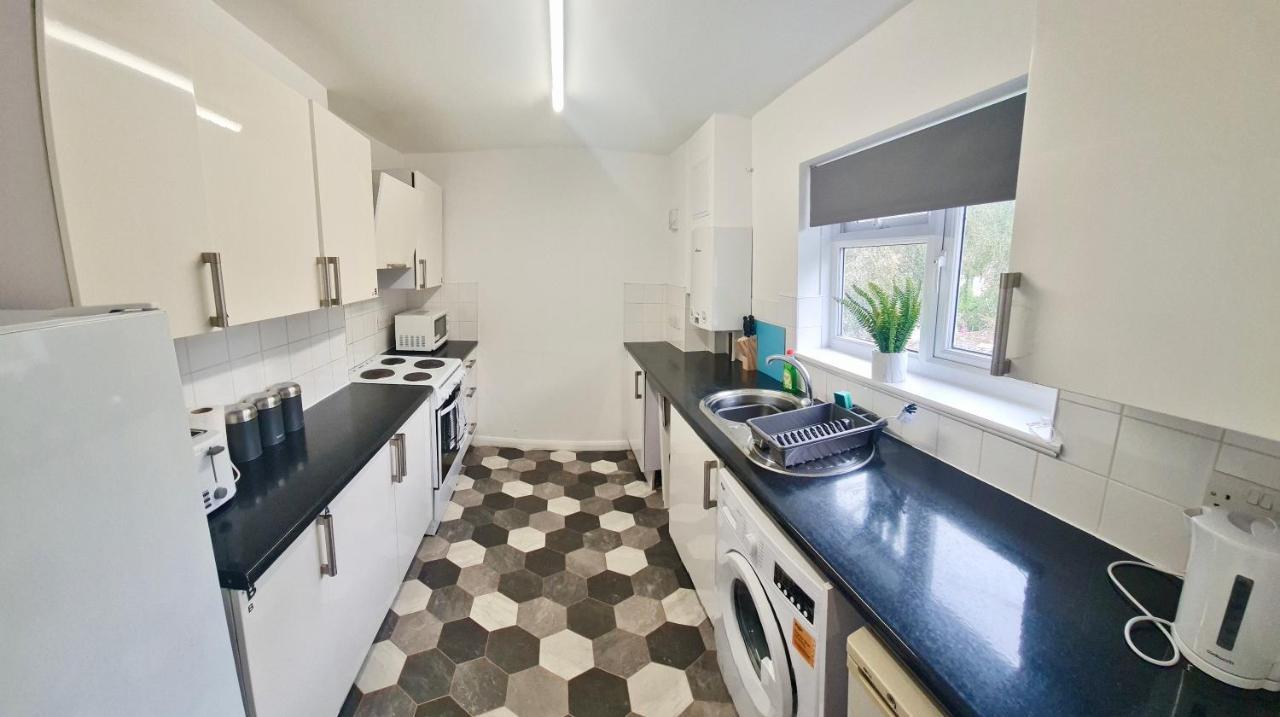 Spacious Two-bedroom Urban Retreat With Free Wi-fi And Parking Harlow