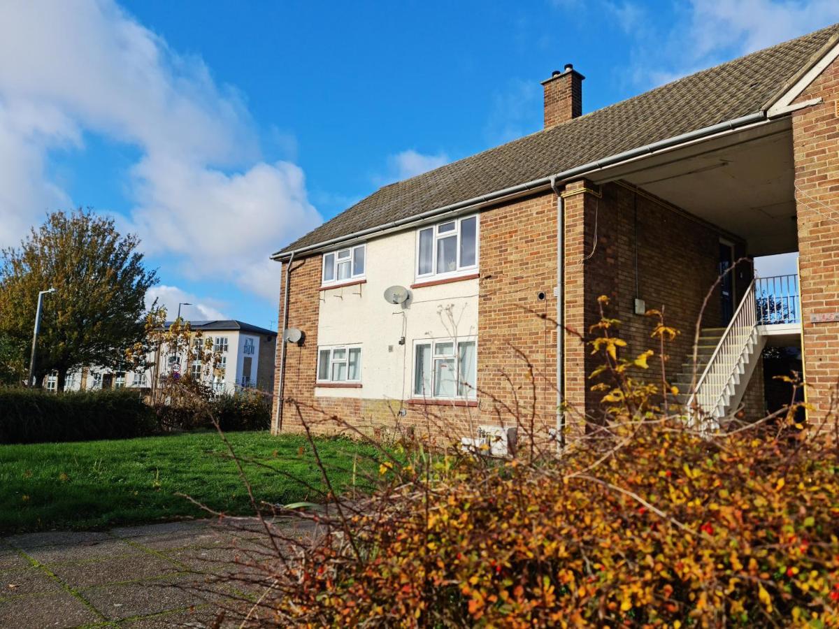 Spacious Two-bedroom Urban Retreat With Free Wi-fi And Parking Apartment Harlow
