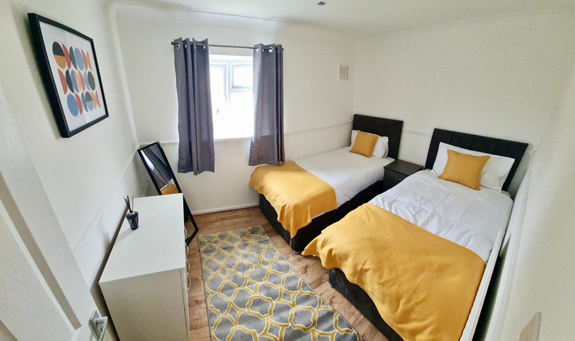 Spacious Two-bedroom Urban Retreat With Free Wi-fi And Parking Apartment Harlow